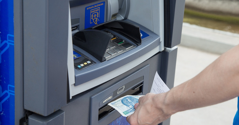 Jak wypłacić pieniądze z bankomatu? Jak wypłacić pieniądze z bankomatu?