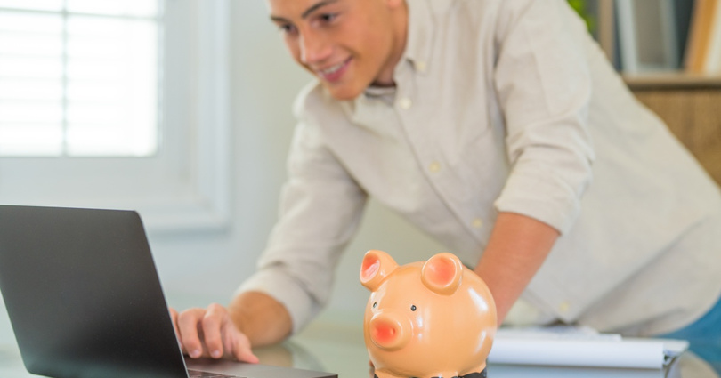 Czy nastolatek może sam założyć konto w banku? Wyjaśniamy zdolność prawną nieletnich. Czy nastolatek może sam założyć konto w banku? Wyjaśniamy zdolność prawną nieletnich.