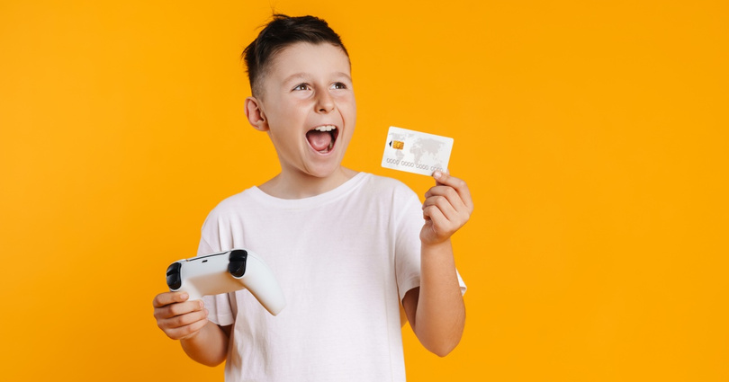 Dajesz dziecku swoją kartę płatniczą? Poznaj główne ryzyka i bezpieczniejsze alternatywy. Dajesz dziecku swoją kartę płatniczą? Poznaj główne ryzyka i bezpieczniejsze alternatywy.