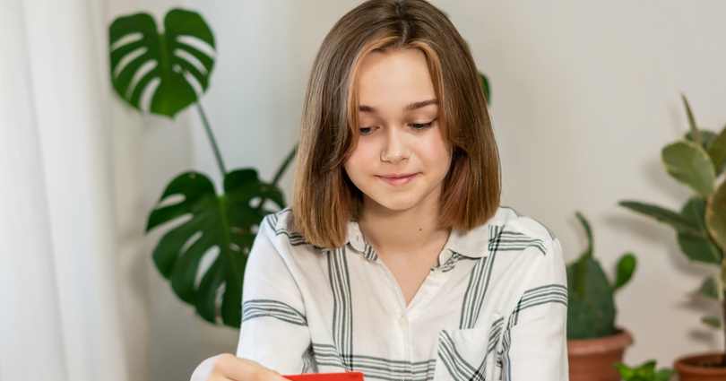 Dziecko zgubiło kartę płatniczą – co robić? Instrukcja blokowania i zamawiania nowej karty.