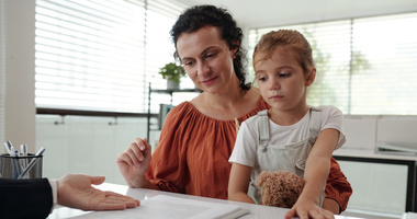 Ubezpieczenie dla dziecka i nastolatka (NNW szkolne i inne) – czy warto i na co zwrócić uwagę?