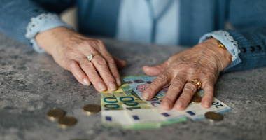 Emerytura po mężu - kto może ją otrzymać i ile wynosi?